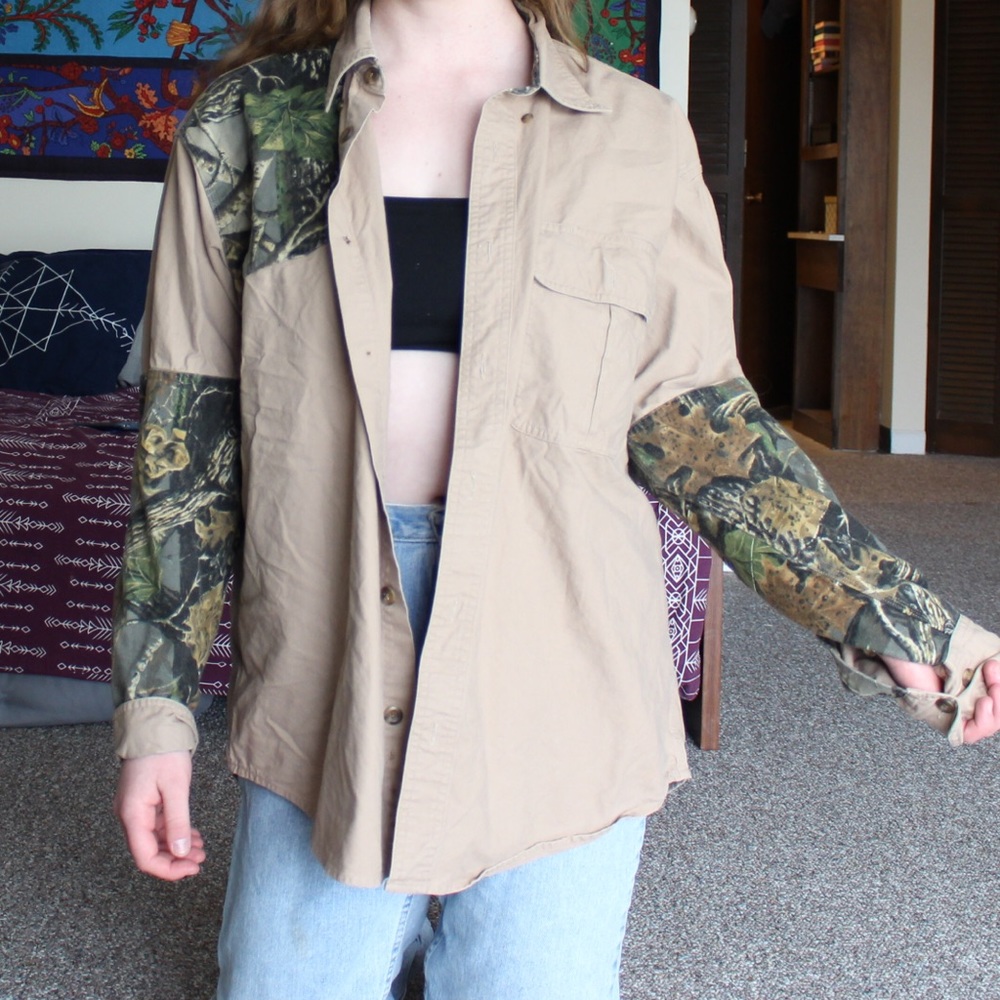 CAMO LONG SLEEVE BUTTON UP